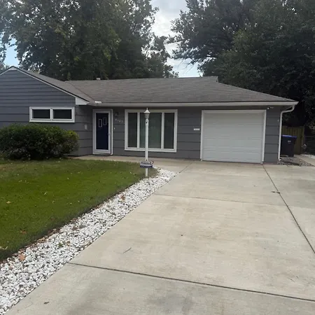 Quiet Cozy Haven For Relaxation & Work In Topeka, Kansas